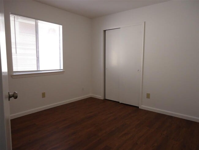 Building Photo - 811 Crieff Cross Dr