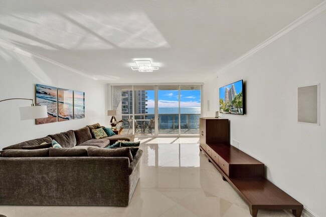 Building Photo - 3100 N Ocean Blvd