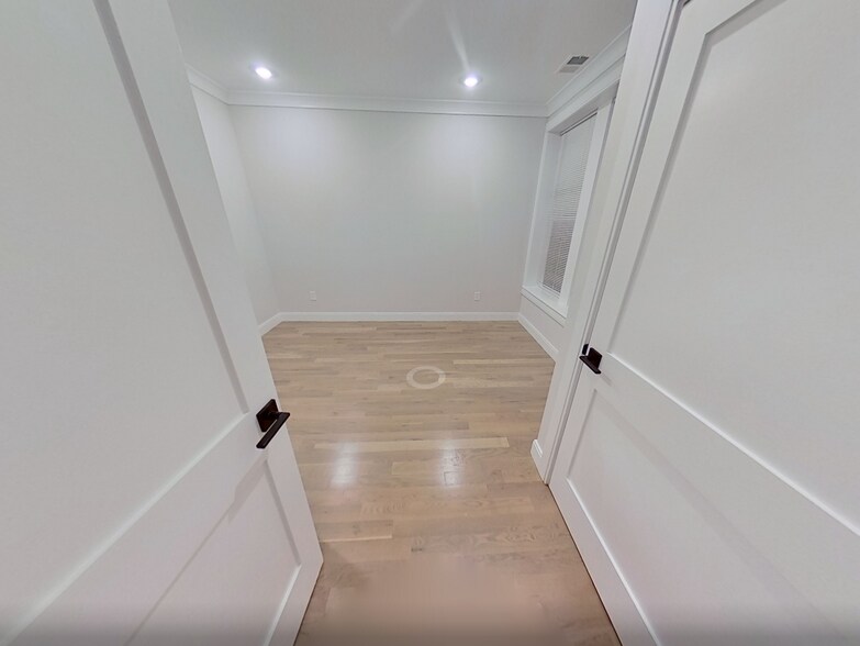 Building Photo - 132 Sutherland Rd