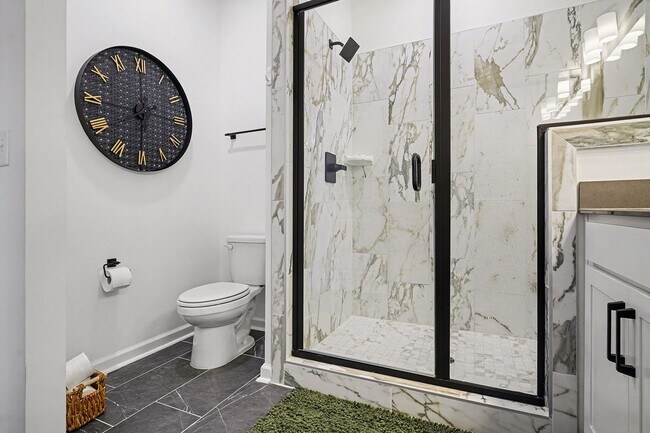 Building Photo - 3BR Like-New End-Unit Townhome – Wendell Falls