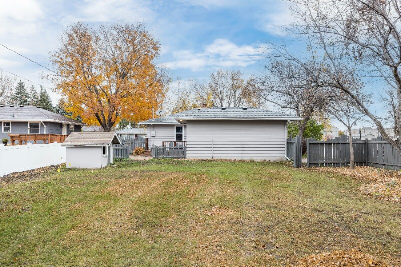 Building Photo - 301 W 2nd St