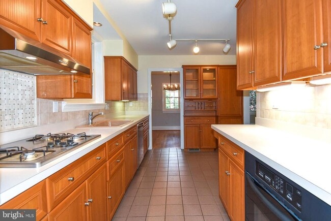 Building Photo - 510 N Nelson St