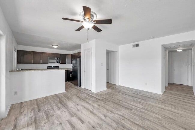 Building Photo - 108 Pompano Dr SE