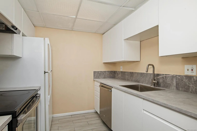 Building Photo - Coming Soon 2 Bed 2 Bath Condo in City Cen...