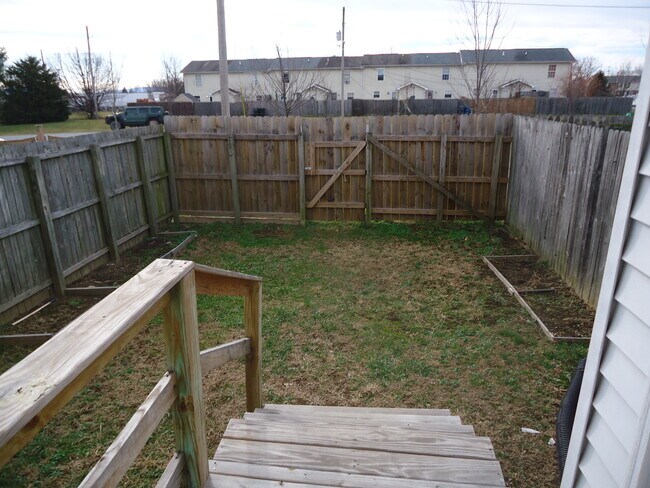 Building Photo - 206 Nottoway Dr