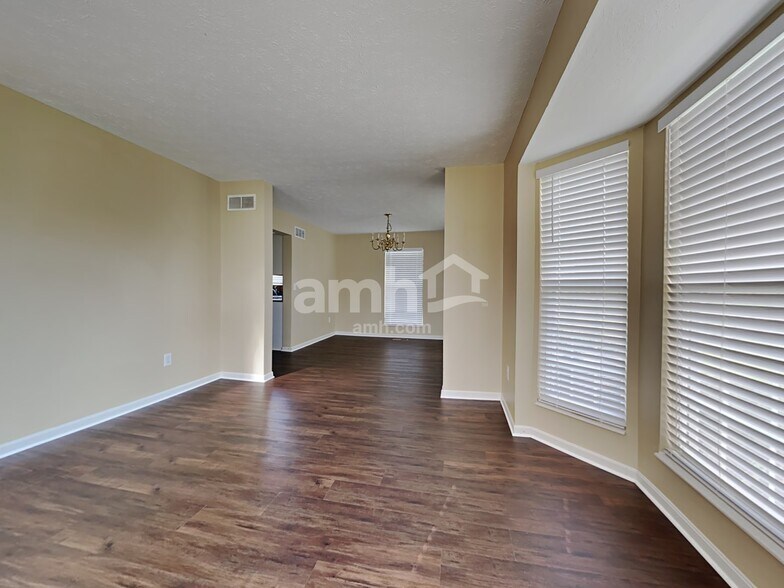 Building Photo - 7316 Pebble Crk