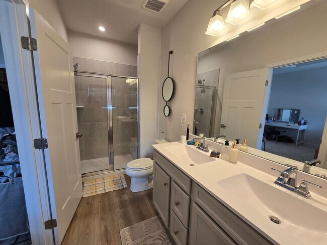 Building Photo - 4 Bed, 3.5 Bath Townhome Located just minutes from the VA/NC Line