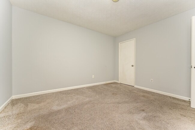 Building Photo - Fantastic 4bd/2ba home! Let yourself in!