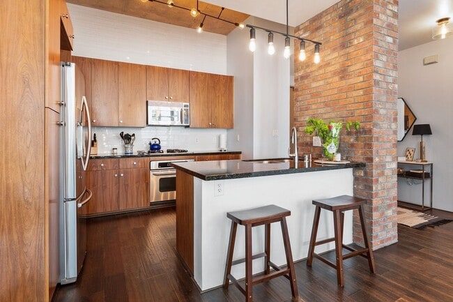 Building Photo - Modern Chic 2 bedroom at M2i