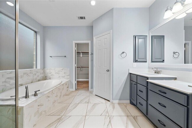 Building Photo - 4534 Montcliff Bend Ln