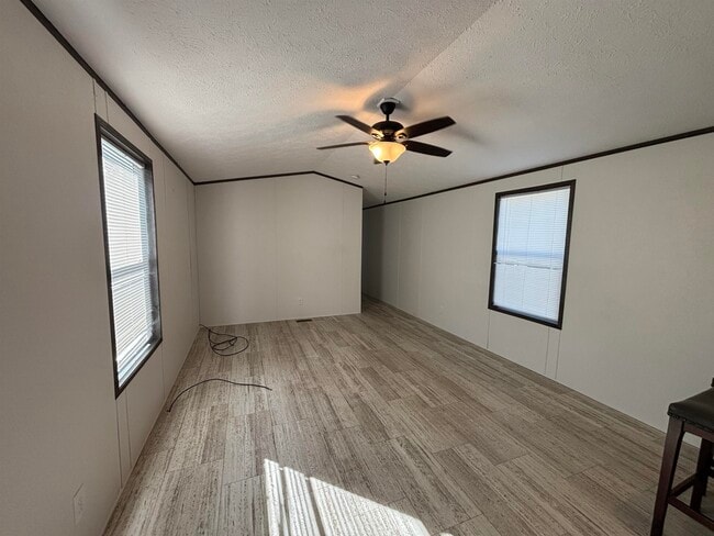 Building Photo - 44 Pineland Park Rd