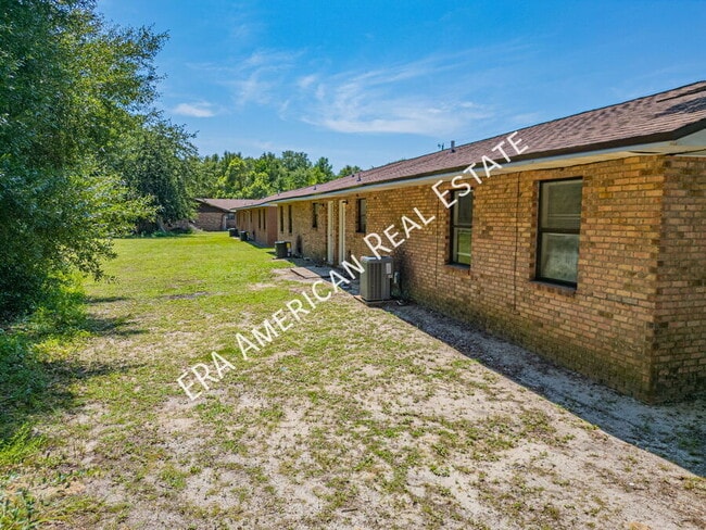 Building Photo - 128 Twin Trees Dr