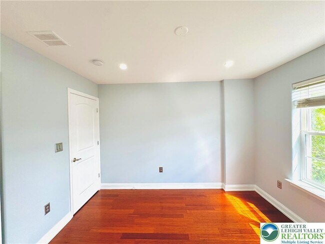Building Photo - 6945 Hunt Dr