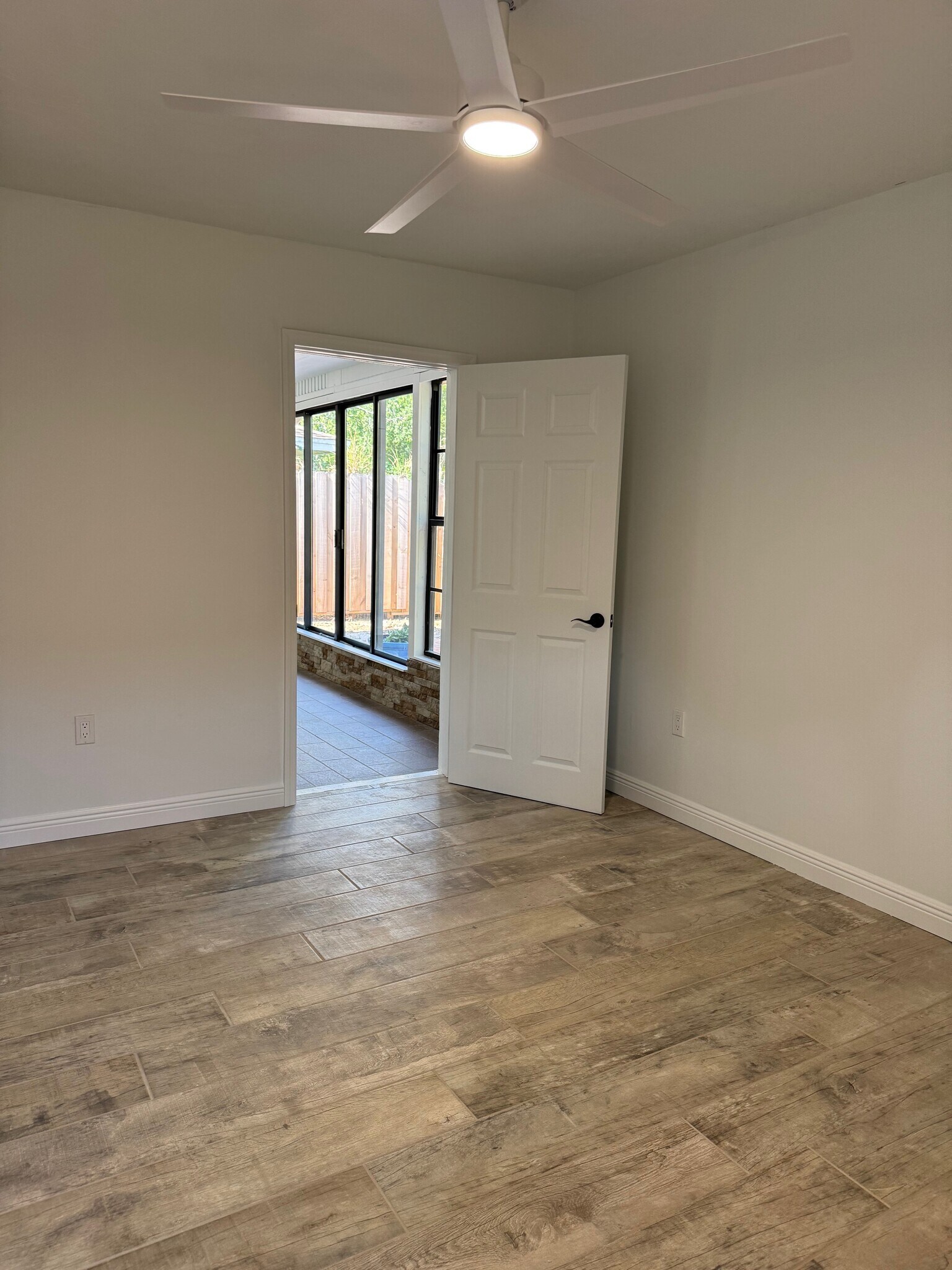 Building Photo - 4142 Iola Dr