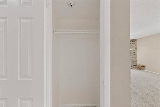 Building Photo - 913 W Rochelle Rd