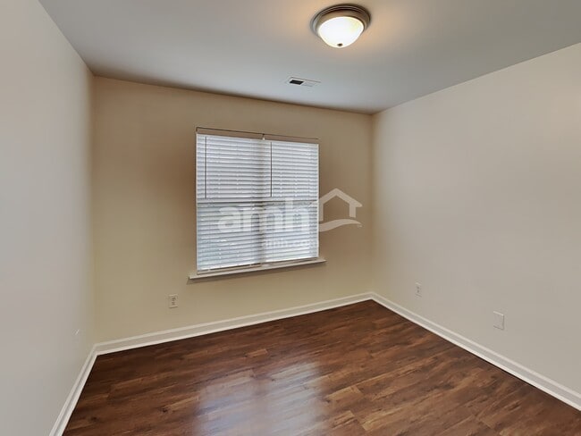 Building Photo - 4042 Maple Shore Dr