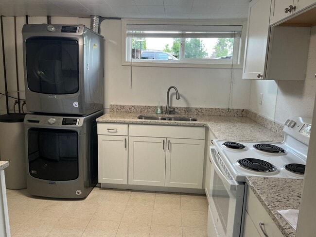 Building Photo - 1020 W Story St