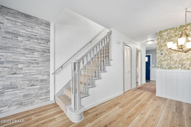 Building Photo - 56 Chippingwood Ln