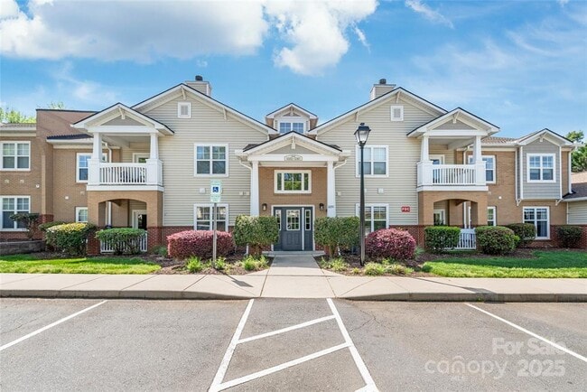 Primary Photo - 16423 Golden River Ln