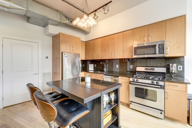 Building Photo - 2 bedroom 2 bath condo in Adams Morgan