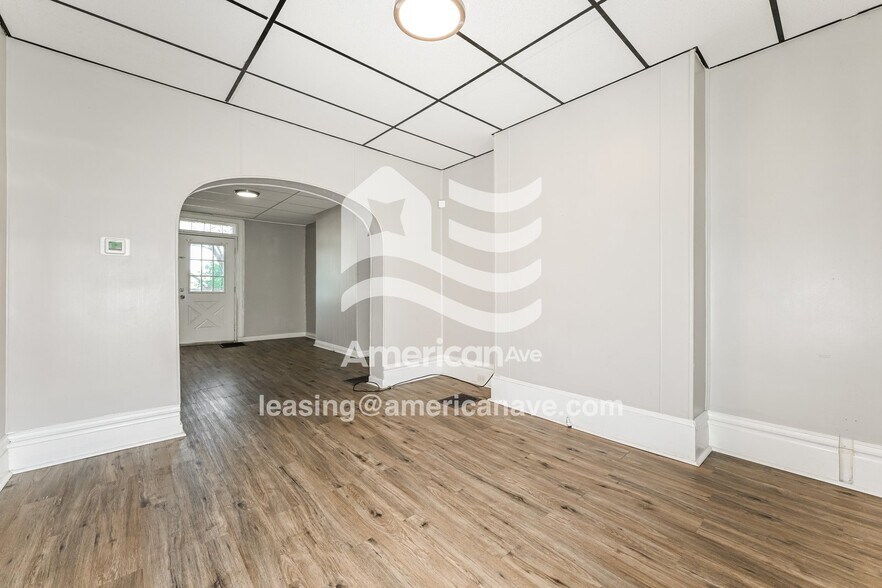 Building Photo - 211 Moore Ave