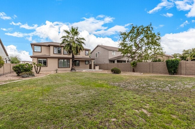 Building Photo - STUNNING 5 Bedroom Home in Peoria!