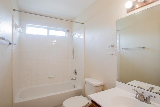 Building Photo - 4001 Barlow Dr