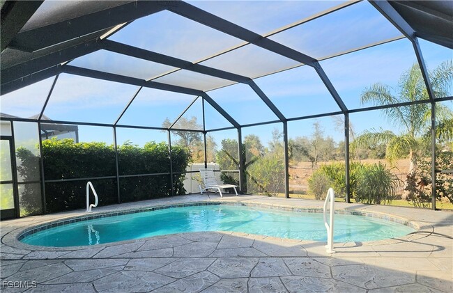 Building Photo - 2537 SW 29th Terrace