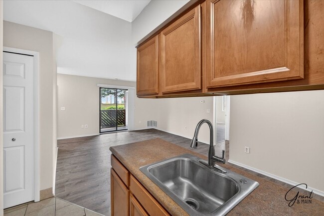 Building Photo - $1395 2 bedroom ground floor condo