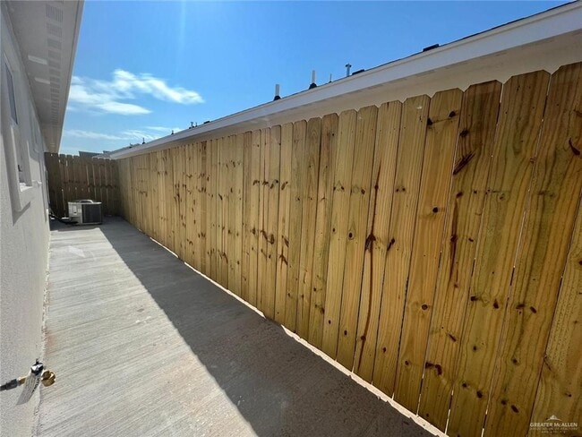 Building Photo - 13 Mia Rose S Ln