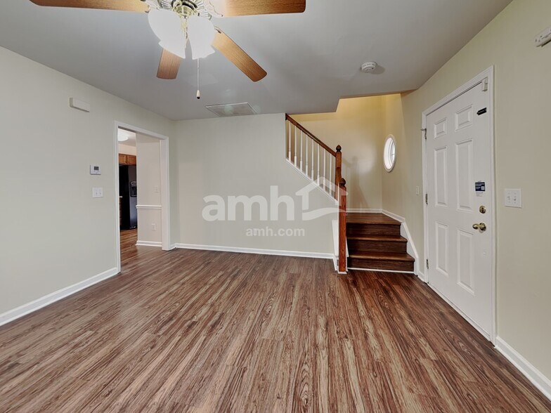 Building Photo - 5065 Walden Ridge Dr