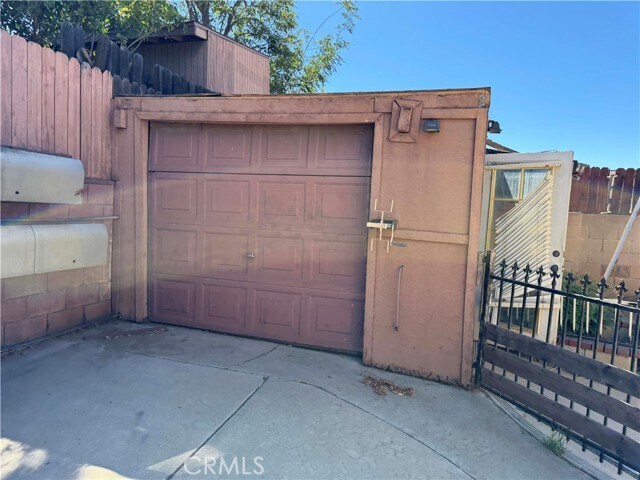 Building Photo - 13474 Hubbard St