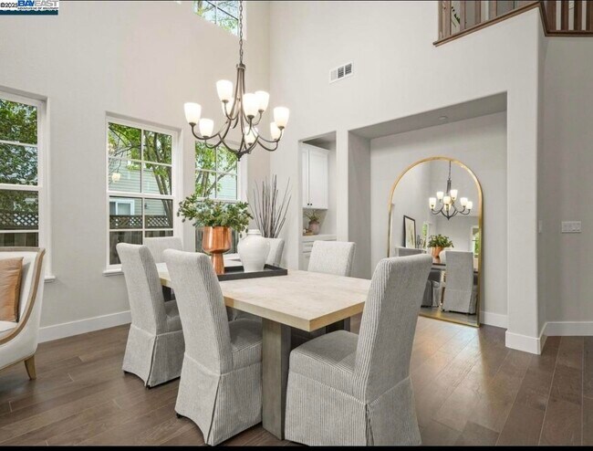 Building Photo - 1588 Alamo Way