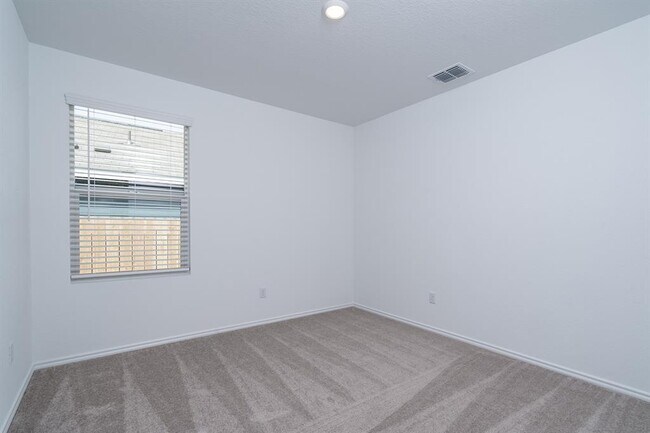 Building Photo - 716 Commander Abbott Dr