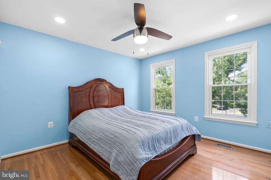 Building Photo - 19 Saddleview Ct