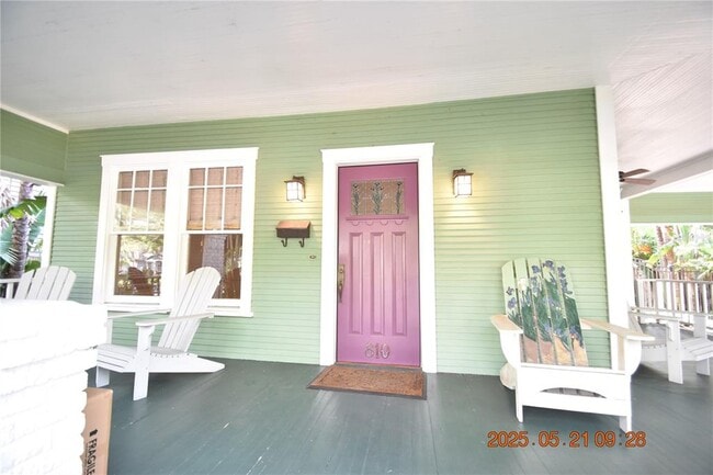Building Photo - 810 S Packwood Ave