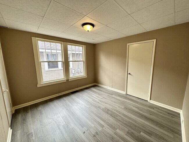 Building Photo - 2320 Wesley Ave SW