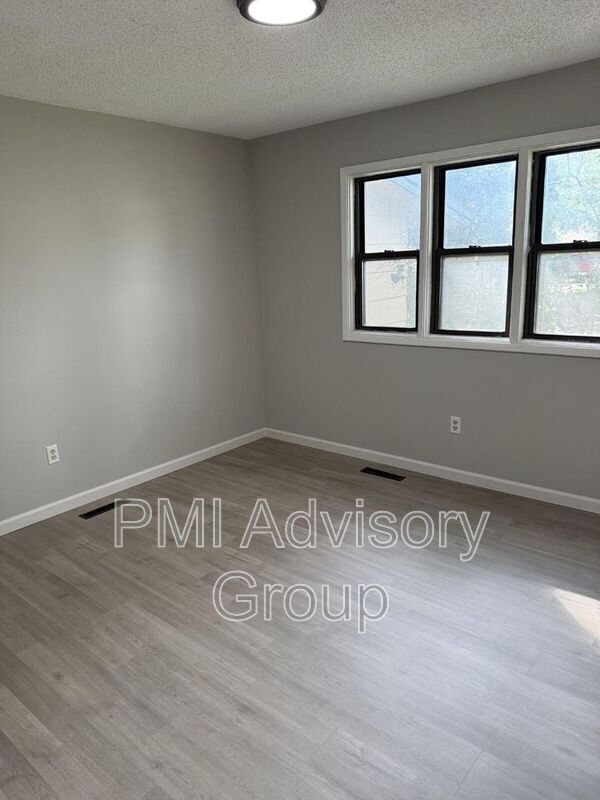 Building Photo - 6612 SW Arborglade Ln