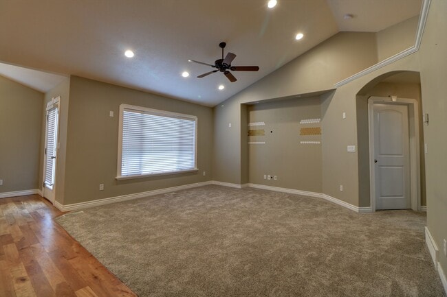 Building Photo - New reduced rent!