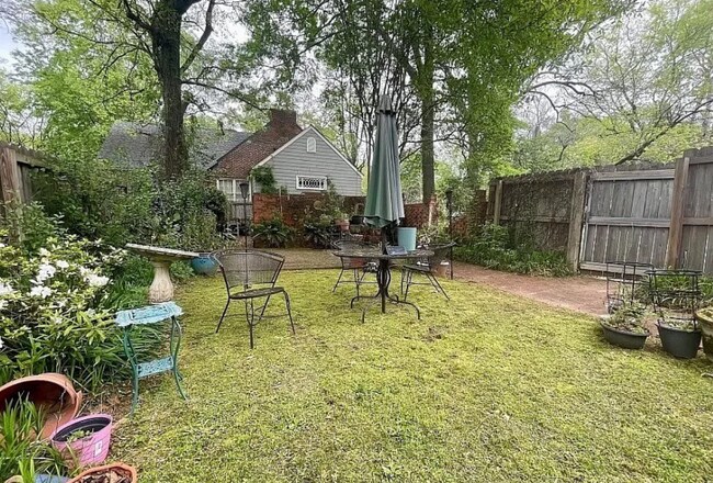 Building Photo - 433 Thorn Pl