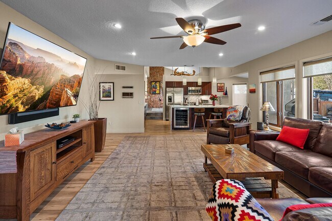 Building Photo - 77 Wild Horse Mesa Dr