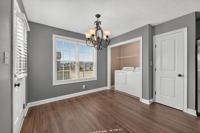 Building Photo - 645 Fox Hound Dr