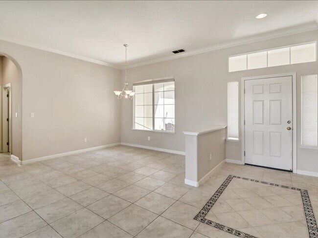 Building Photo - Trilogy 55+ Beautiful 3BD/3BA with pond view