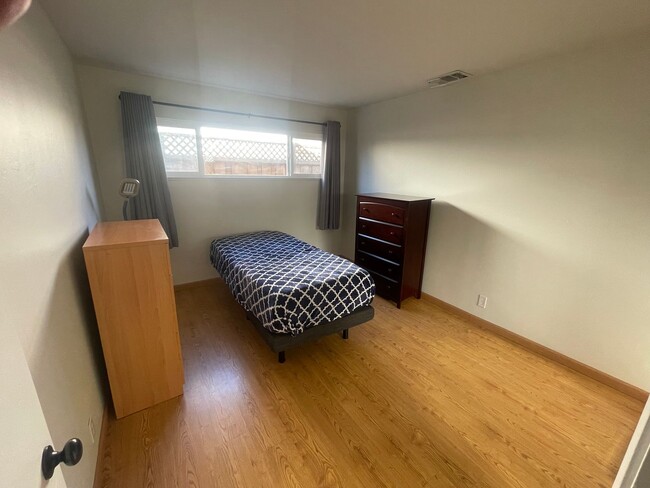 Building Photo - SAN JOSE - Beautifully Maintained 2/1 Sing...