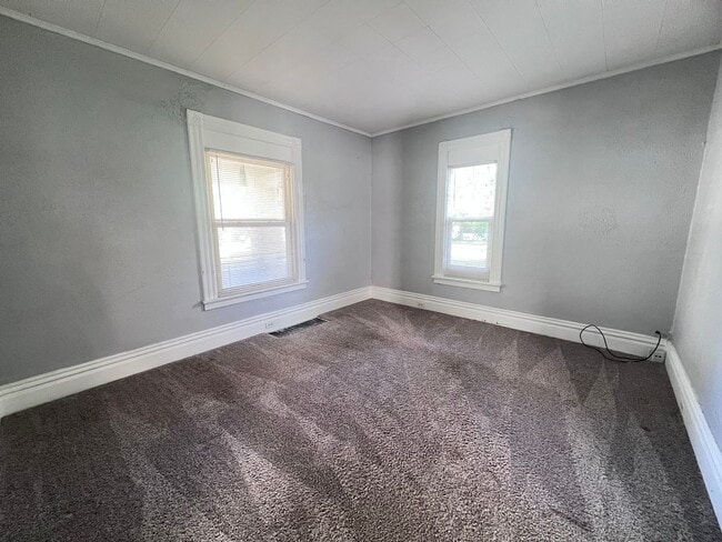 Building Photo - Cute 3 Bedroom home close to medical mile