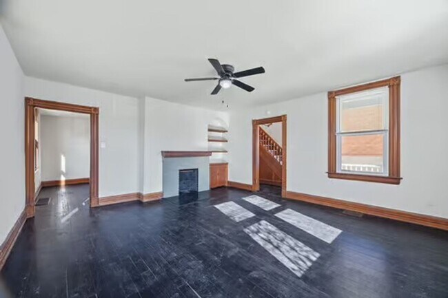 Building Photo - CHEVIOT:  Adorable 2+ bed 1.5 bath 2 story w 2 car garage