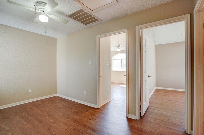 Building Photo - 2122 Jasmine Path