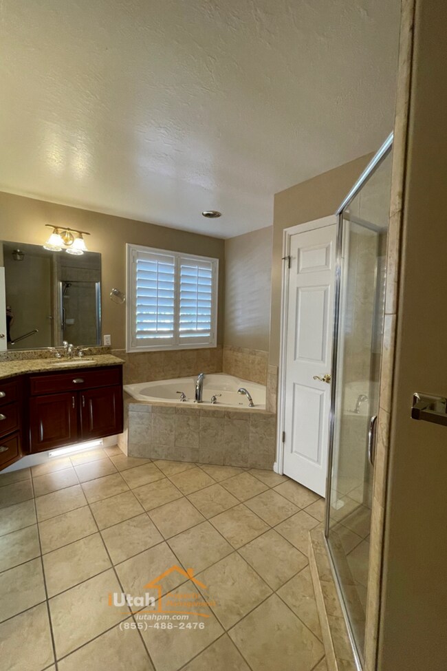 Building Photo - East Layton 6 Bdrm 3 Bth 2 car garage home.