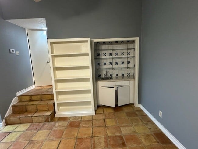 Building Photo - 78 Villa Way