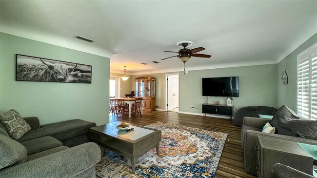 Building Photo - 1531 Hill Dr